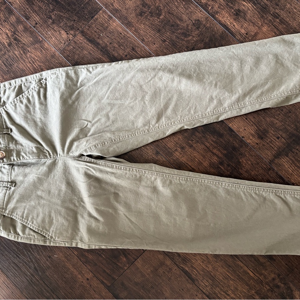 LOFT Men's Chino Pants in Light Olive Green